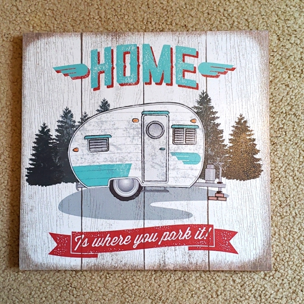 NWT Distressed Wooden Home/Camper Picture